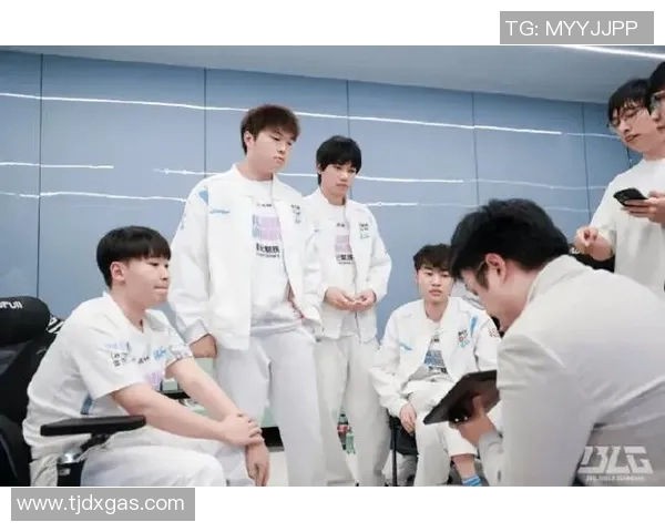 电竞比分国际邀请赛特别报道BLG逆袭之路展现团队拼搏精神与荣耀追逐